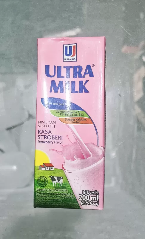 Ultra milk rasa strawberry 200ml